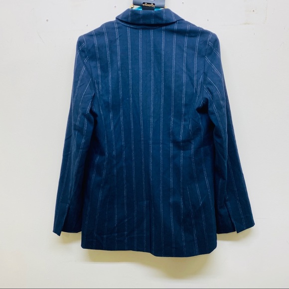 ‼️CLOSING LEITH PINSTRIPE PEARL BUTTON BLAZER - Picture 4 of 7